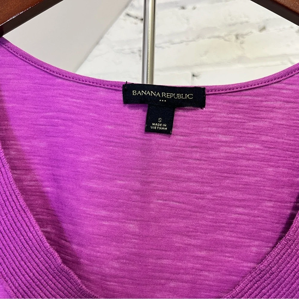 Banana Republic Magenta 100% Cotton Tshirt Dress Short Sleeve VNeck Embroidered